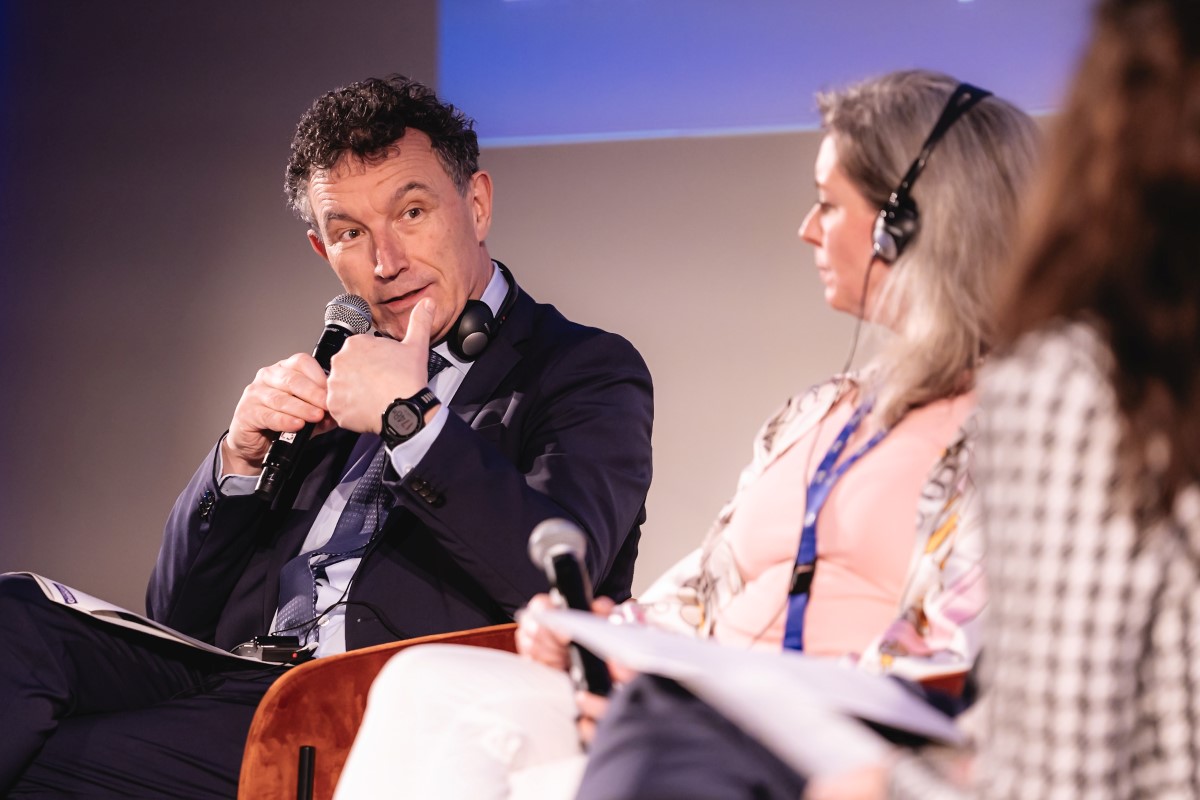 A la tribune, Franck Leroy, président de la région Grand Est.Photo Comité européen des régions.