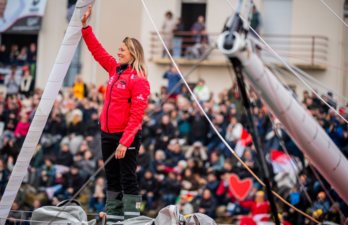 Le skipper d'Initiatives-Cœur Sam Davies (GBR) dans le chenal - (Photo by Bernard Le Bars / Alea)