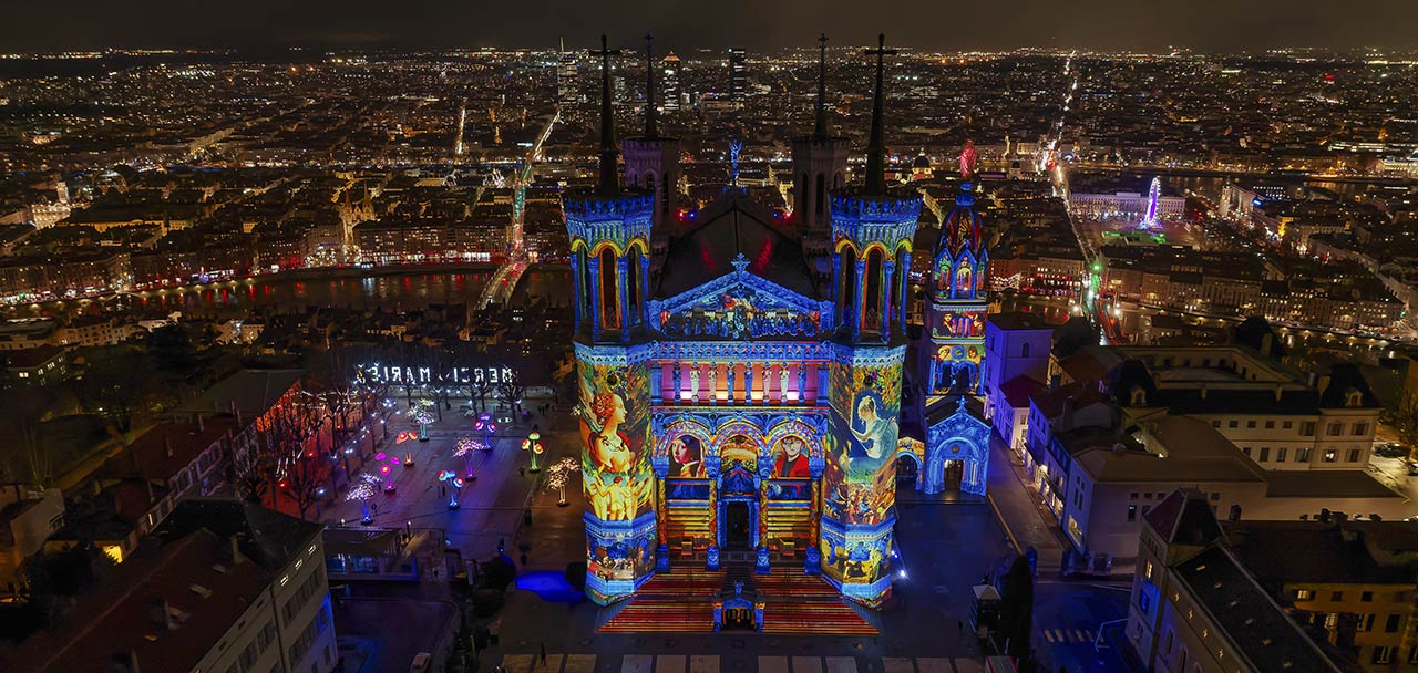 La cathédrale Saint-Jean illuminée- Photo Hyperlapse