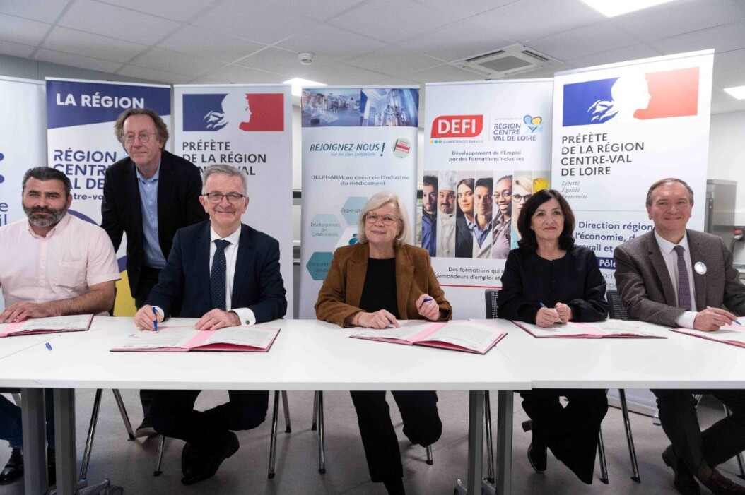 La signature du Pacte s’est déroulée dans les locaux de la société Delpharm à Tours. Photo ministère du Travail.