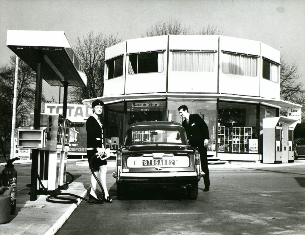 Station relais Total à Senart en 1973. Photo TotalEnergies