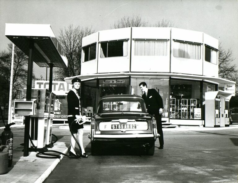 Station relais Total à Senart en 1973. Photo TotalEnergies