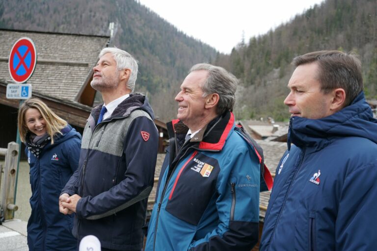 Pendant la visite des sites olympiques, Marie-Amélie Le Fur, présidente du Comité Paralympique français, Laurent Wauquiez, Renaud Muselier et David Lappartient, président du CNODF. Photo Région Sud.