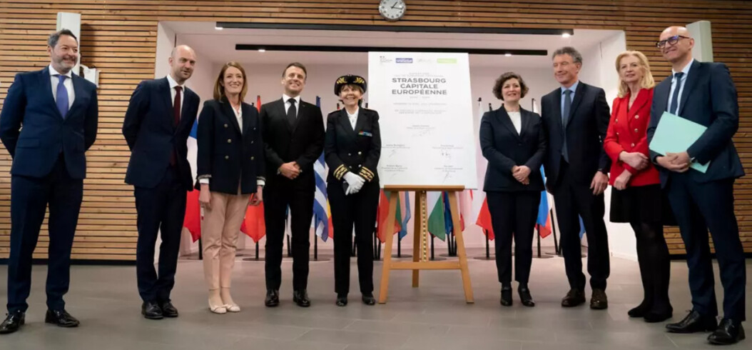 Réunion à Strasbourg le 26 avril dernier, pour la signature du 15ème “contrat triennal Strasbourg, capitale européenne” : autour du président de la République, on reconnaît notamment le président de la CEA Frédéric Bierry, la préfète du Grand Est Josiane Chevalier, la présidente de l’Eurométropole Strasbourg Pia Imbs et le président de la Région Grand Est Franck Leroy. Photo Elysée.