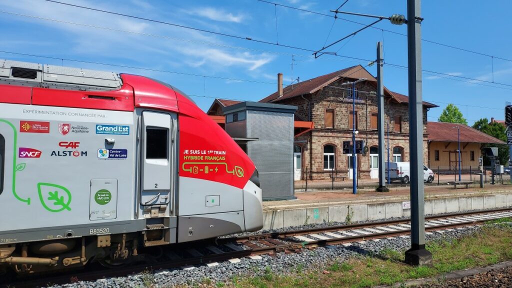 Le Régiolis hybride du Grand Est en gare de Mommenheim (Bas-Rhin). Photo Grand Est.