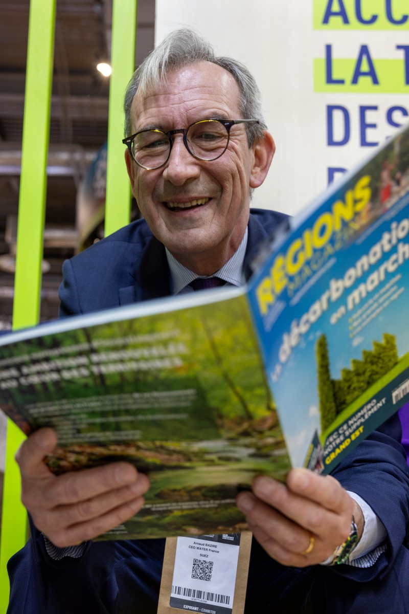 Arnaud Bazire s’est plongé dans la lecture de Régions Magazine… Photo Hugues-Marie Duclos Régions Magazine