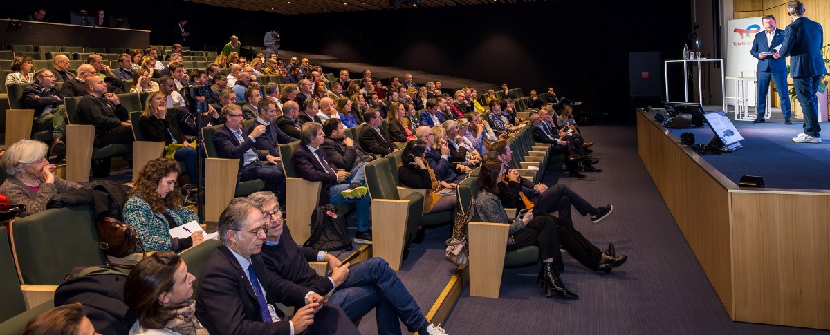 Le public avait rempli le grand amphithéâtre de l’Institut Pasteur de Lille. Photo J. Lelong TE.