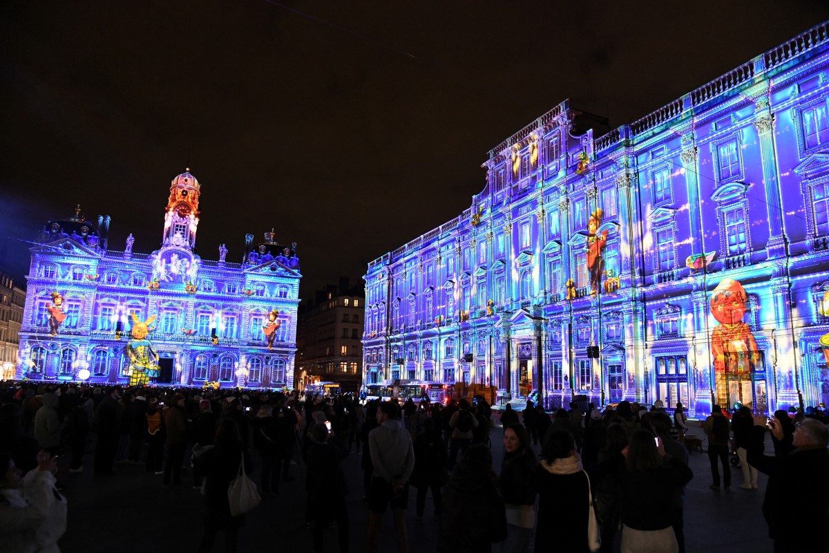 La Place des Terreaux a une nouvelle fois captivé le public grâce au « Retour du Petit Géant ».Photo Muriel Chaulet VDL 
