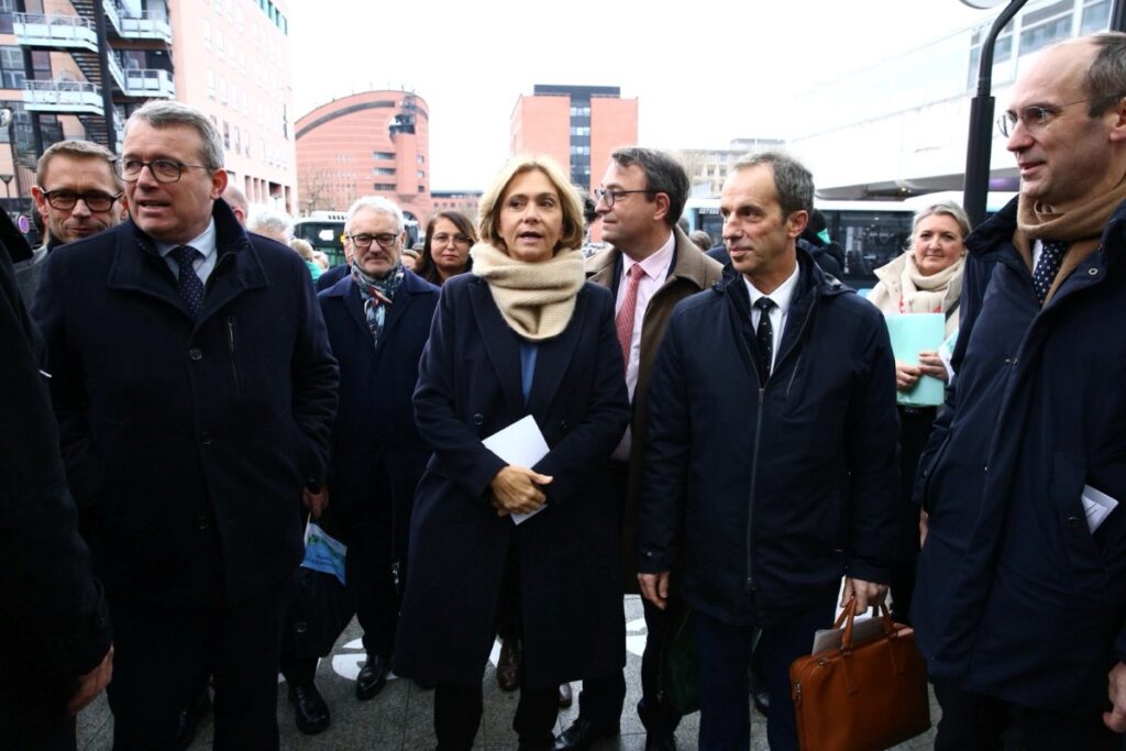 Valérie Pécresse, présidente de la région Île-de-France et d'Île-de-France Mobilités et Christophe Fanichet, président-directeur général de SNCF Voyageurs ont inauguré l'offre de transport complète du RER E prolongé vers Nanterre-la-Folie.