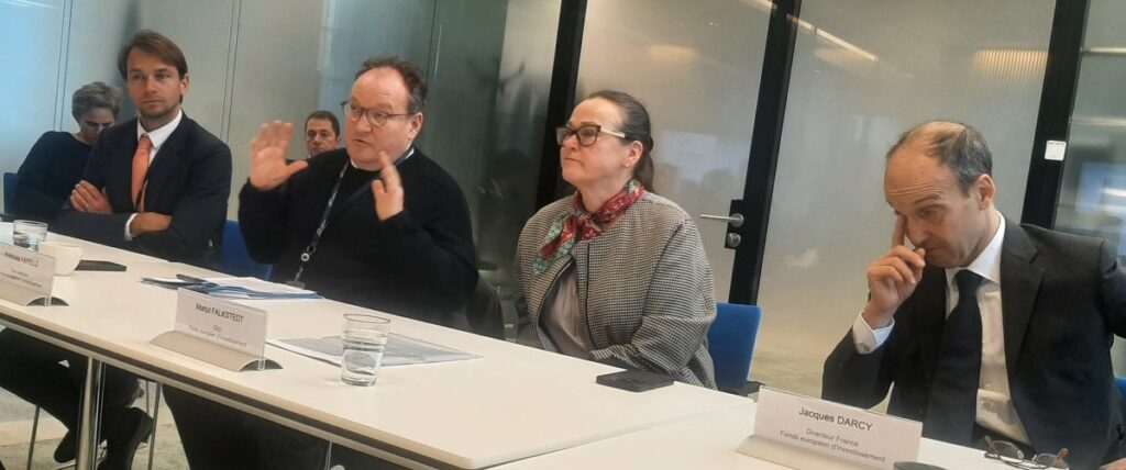 A l’occasion de la présentation annuelle des résultats de la BEI, de gauche à droite Grégoire Chauvière Le Drian, directeur du bureau parisien de la BEI, Ambroise Fayolle, vice-président de la BEI, Marjut Falkstedt, directrice générale du FEI, et Jacques Darcy, directeur France du FEI. Photo Philippe Martin Régions Magazine.