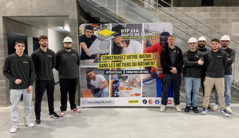 Les jeunes apprentis dans leur nouveau site de travail. Photos Région HDF.