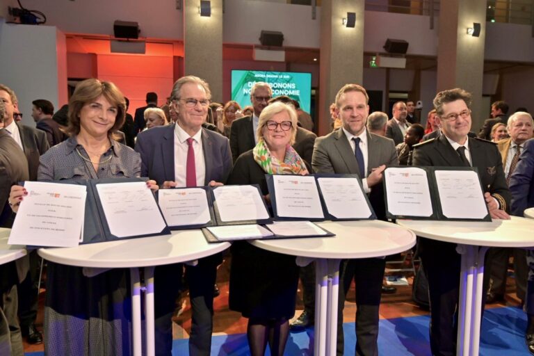 Signature de la feuille de route. Photo Région Sud.