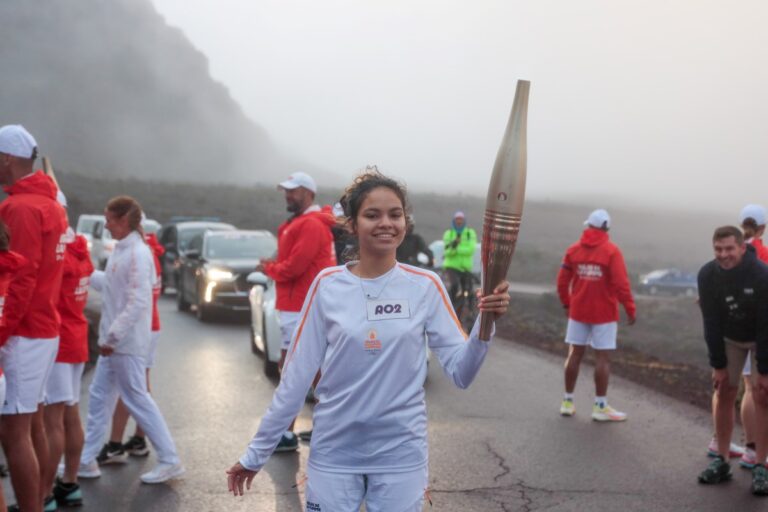 Le parcours de la Flamme Olympique a été le prélude à un moment touristique exceptionnel lié aux JOP. Ici à La Réunion, sur la Plaine des Sables. Photo SIPA-Press Gwael Desbont.