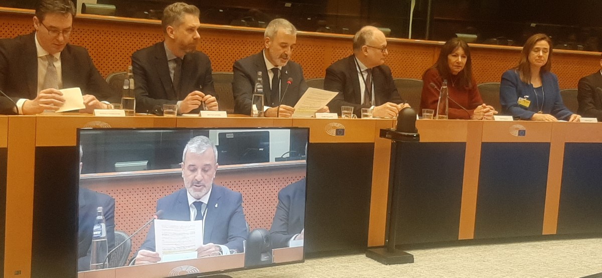 Pendant la réunion des maires, l’intervention de Jaume Collboni. Photo Philippe Martin Régions Magazine