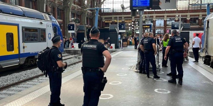 Patrouille de gendarmes en gare de Lille-Flandres. Photo Gendarmerie nationale