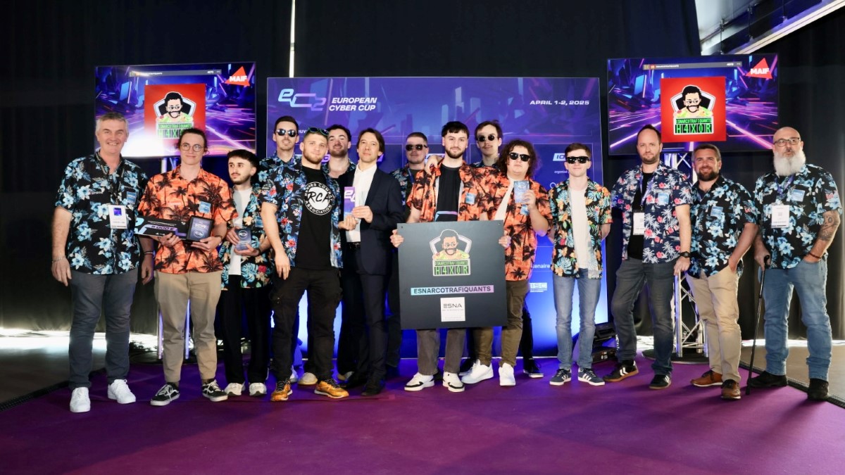 L’équipe des “Escarnotrafiquants” (venus de l’école ESNA Bretagne) a remporté la 5ème compétition EC2 European Cyber Cup.