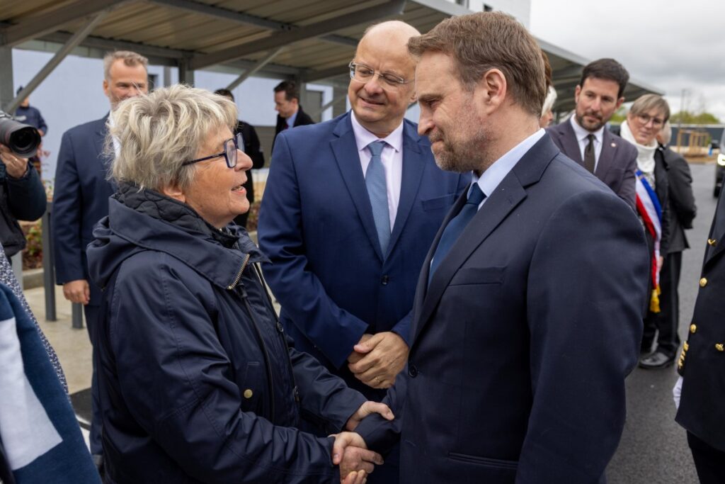 Marc Ferracci, ministre de l’Industrie, a été accueilli à Allenjoie par Marie-Guite Dufay, présidente de la Région Bourgogne-Franche-Comté. Photo Région BFC Xavier Ducordeaux