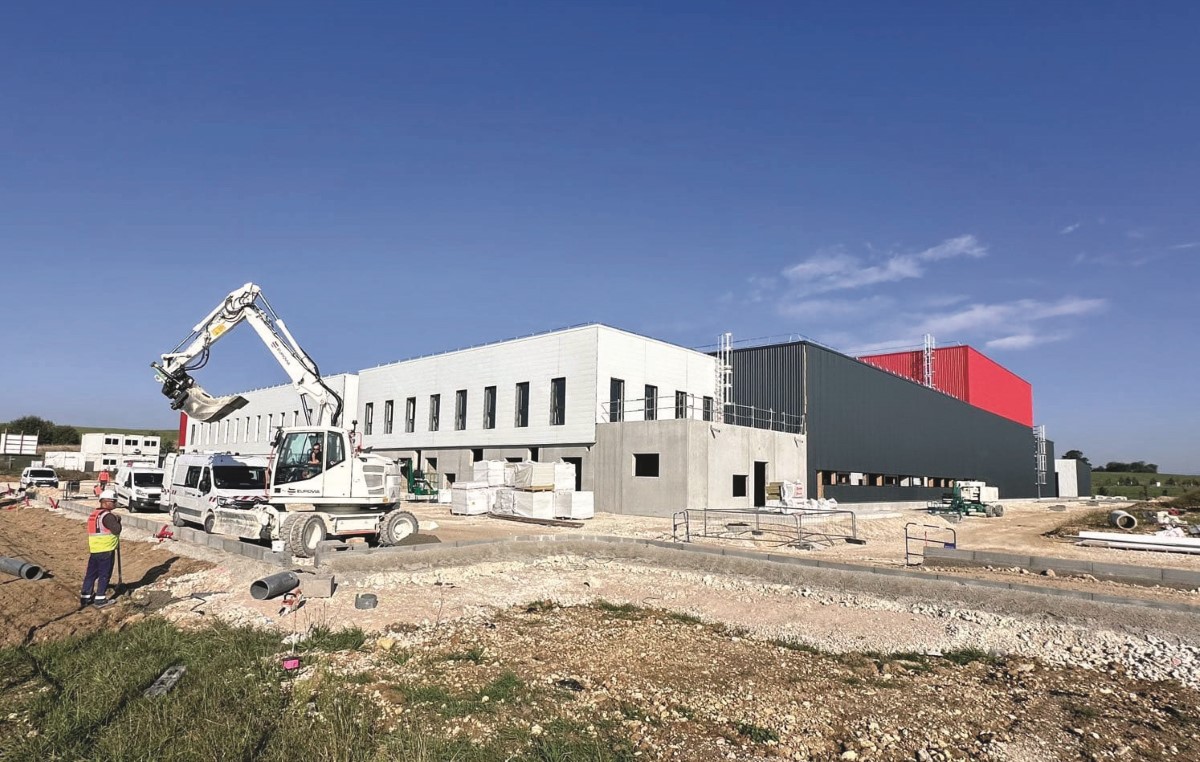 Le bâtiment de la future usine sort déjà de terre. Photo Gen-Hy.