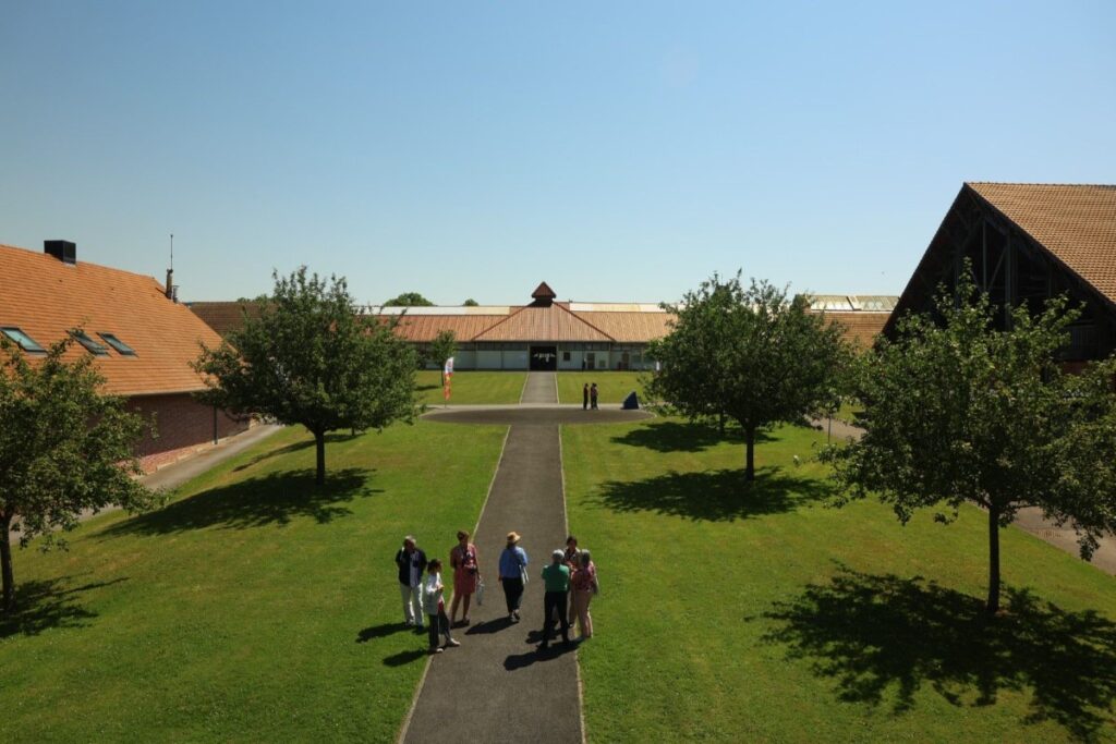 Une inauguration sous le soleil. Photos Régions Normandie.