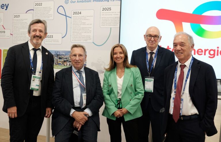 Isabelle Patrier au dernier Salon du Bourget où TotalEnergies a signé plusieurs accords pour le développement des SAF. Photo TotalEnergies.
