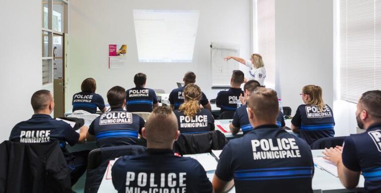 Formation dispensée aux policiers municipaux par le CNFPT. Photo CNFPT.