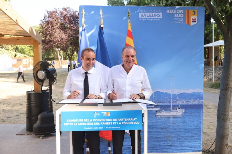 La signature de la convention. Photo Région Sud Jean-Charles Verchere.