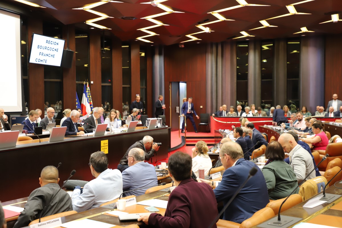 L’assemblée plénière extraordinaire de la Région. Photo David Cesbron Région BFC.