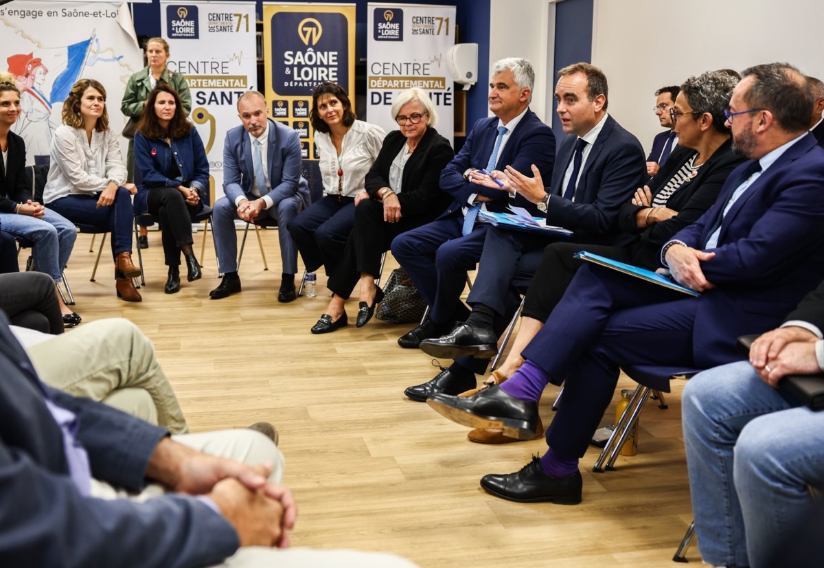 Premier déplacent du nouveau Premier ministre le 9 septembre en Bourgogne-Franche-Comté, à Mâcon (Saône-et-Loire), pour parler des déserts médicaux. Photo X Premier ministre.