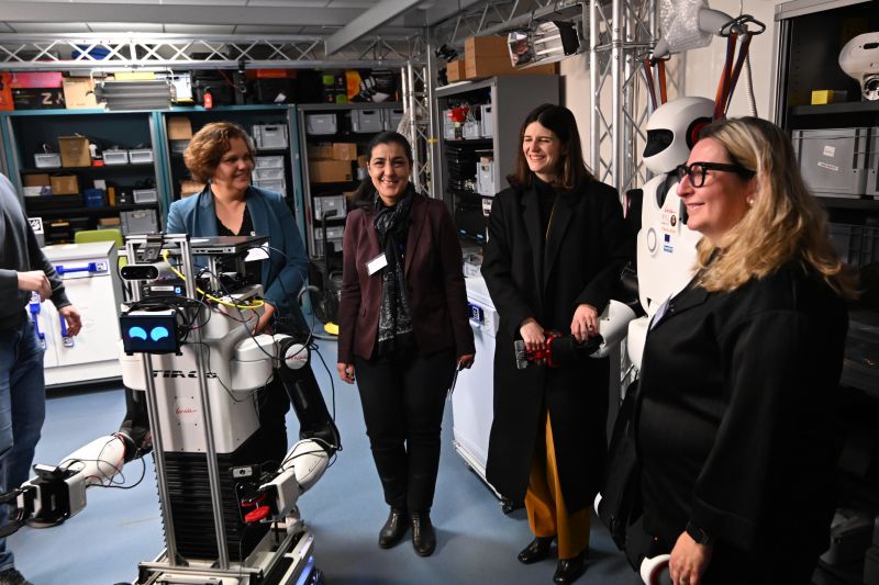 Ici en février dernier, la ministre à la rencontre de l’excellence en IA dans la région Grand Est, à Nancy. Photo Ministère du Numérique.