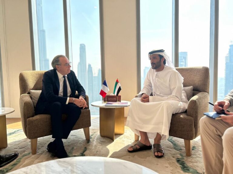 Entretien entre Renaud Muselier et Abdulla bin Touq Al Marri, ministre de l'Économie et du Tourisme des Émirats Arabes Unis. Photo Région Sud.