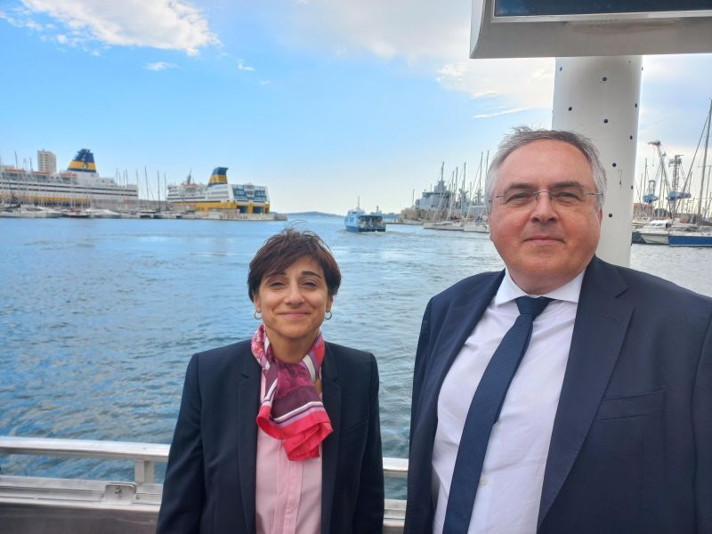 Hiba Farès, présidente de RATP Dev, et Serge Reynaud rendant visite aux équipes du réseau toulonnais Mistral et à sa station maritime. Photo RATP Dev.