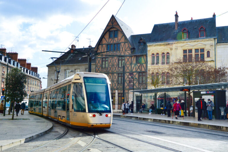 Le tramway du réseau TAO d’Orléans Métropole, qui accueille cette année les RNTP. (photo Orléans Métropole).