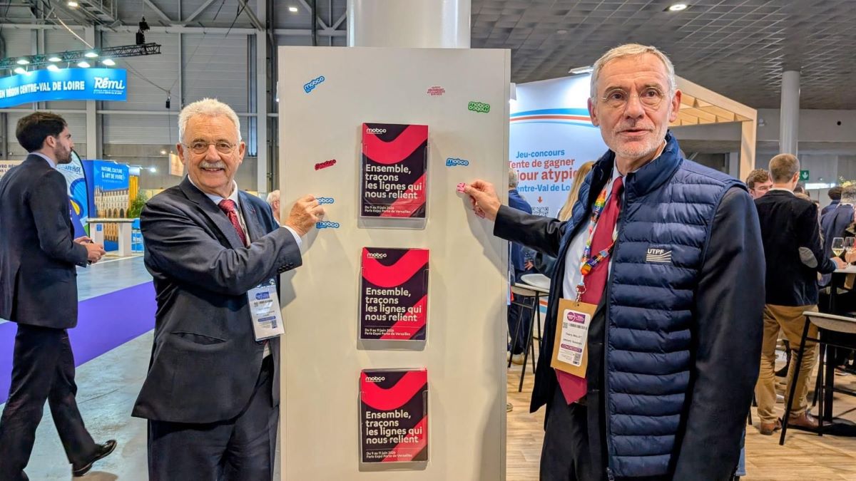 Louis Nègre et Thierry Mallet en visite sur les stands. Photo RNTP.