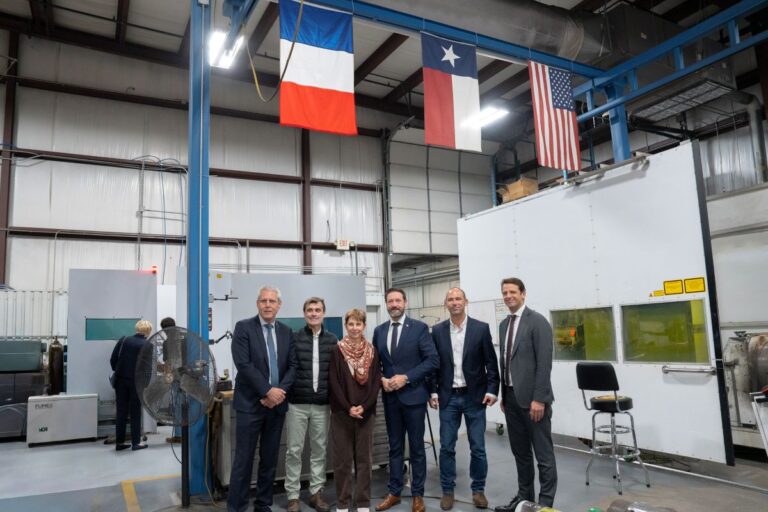 Conduite par Fabrice Pannekoucke, la délégation, ici à Technogénia, était composée de Philippe Meunier, vice-président délégué aux relations internationales, et Franck Colcombet, président d’Auvergne-Rhône-Alpes Entreprises, aux côtés d’acteurs institutionnels, économiques et académiques du territoire. Photo AURA