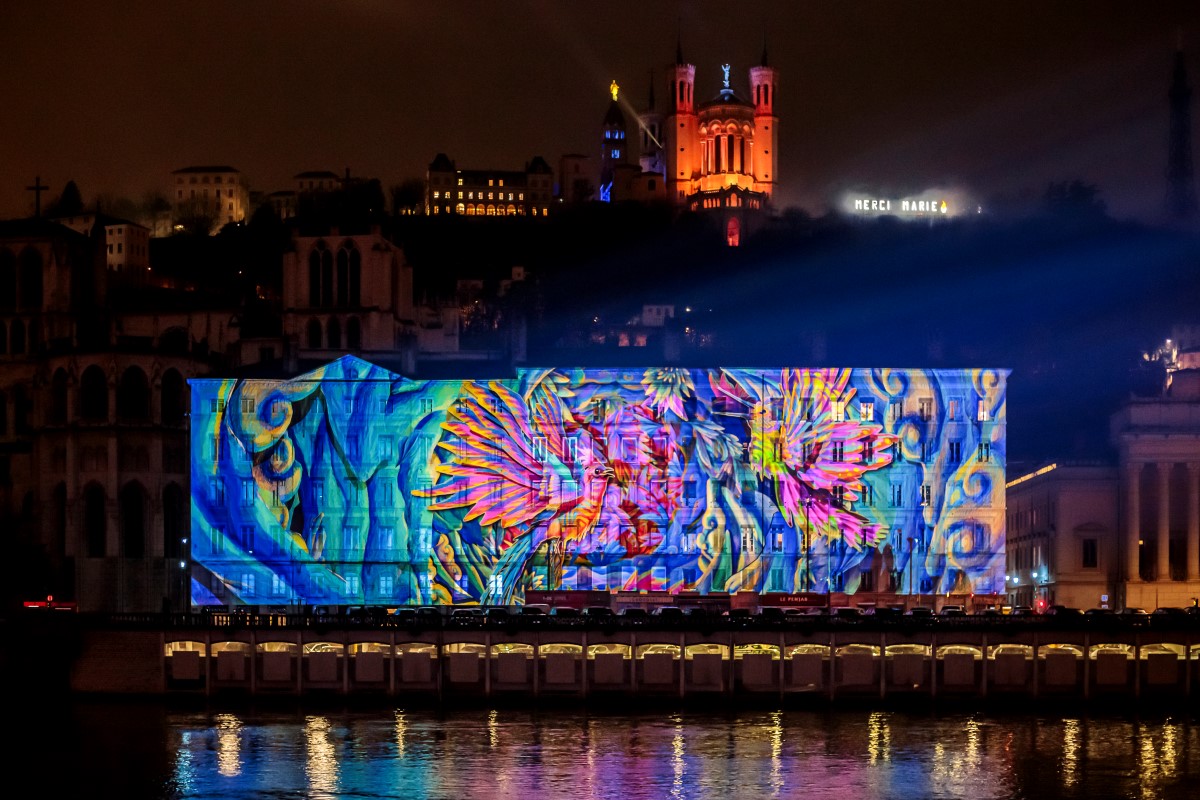 « Les Malles Persanes », la promenade poétique sur les quais de Saône qui a fait voyager Lyonnaises, Lyonnais et visiteurs.