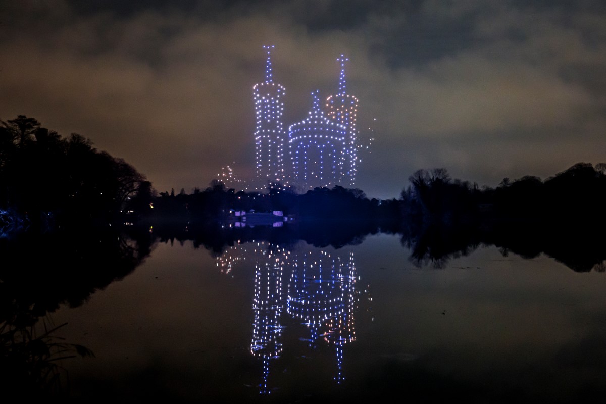 « L’Éveil des Lumières » au Parc de la Tête d’Or, une chorégraphie spectaculaire de 500 drones - une première pour la Fête des Lumières.