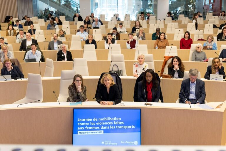 Cette Journée de mobilisation contre les violences faites aux femmes dans les transports s’est tenue au siège de la Région Île-de-France, en présence de nombreux élus et acteurs de la sécurité, ainsi que d’Aurore Bergé, ministre de l'Egalité entre les femmes et les hommes et de la Lutte contre les discriminations. Photos Région IDF.