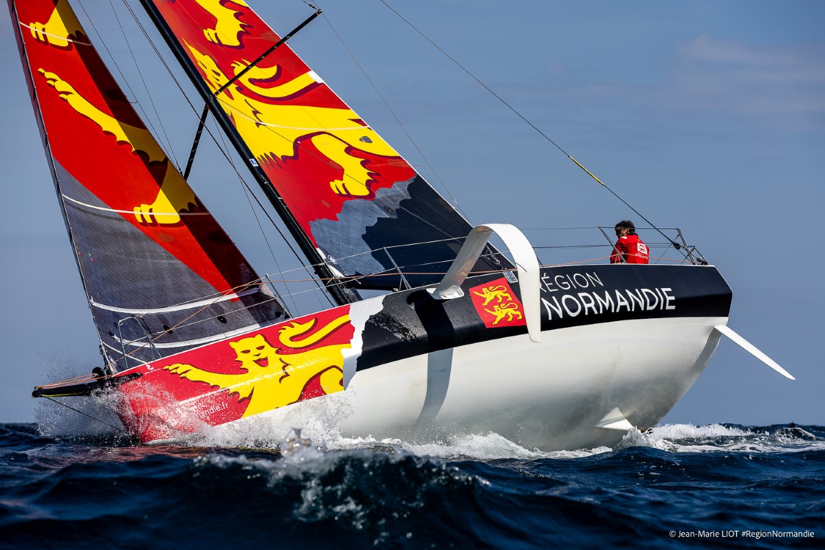 Le bateau Figaro Bénéteau III Région Normandie. Photo : Jean-Marie Liot