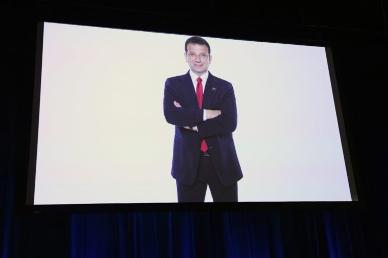 L’annonce de la remise du prix a été faite en l’absence du récipiendaire, actuellement emprisonné. Photo CdR.