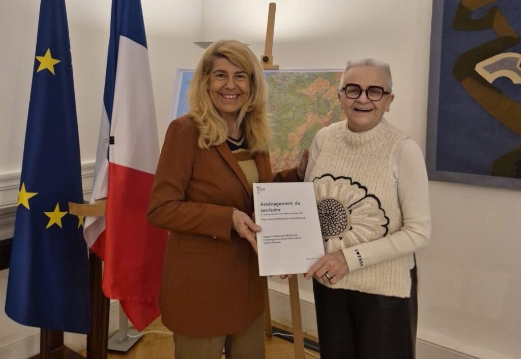 Remise du rapport de Dominique Faure à l’actuelle ministre Françoise Gatel. Photo DR Dominique Faure.