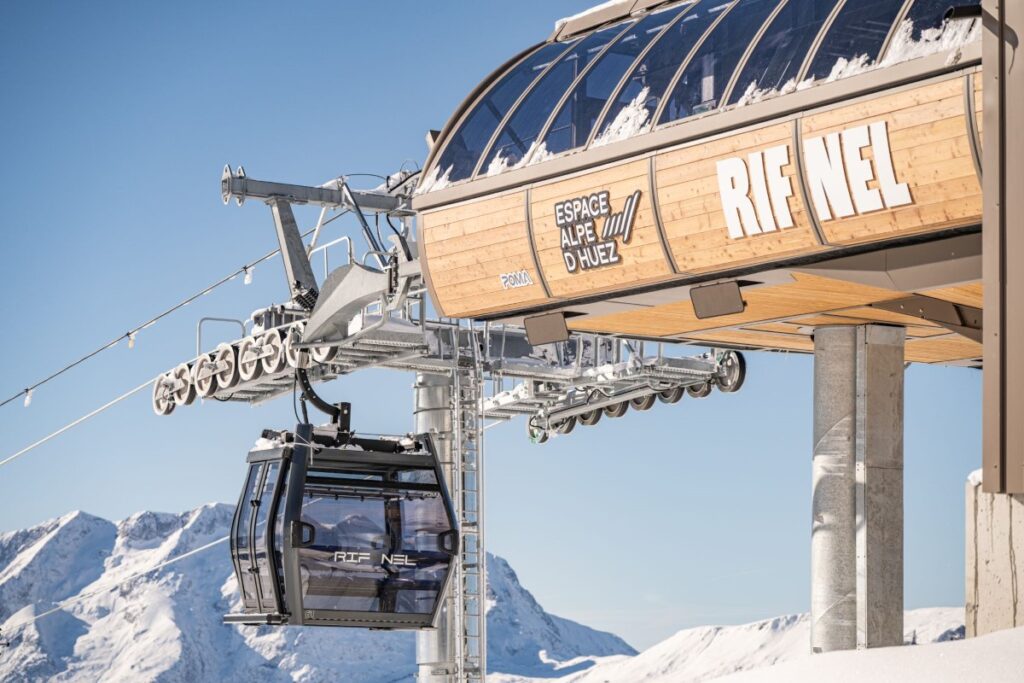 Nouvelles télécabines à L’Alpe d’Huez. Photo POMA