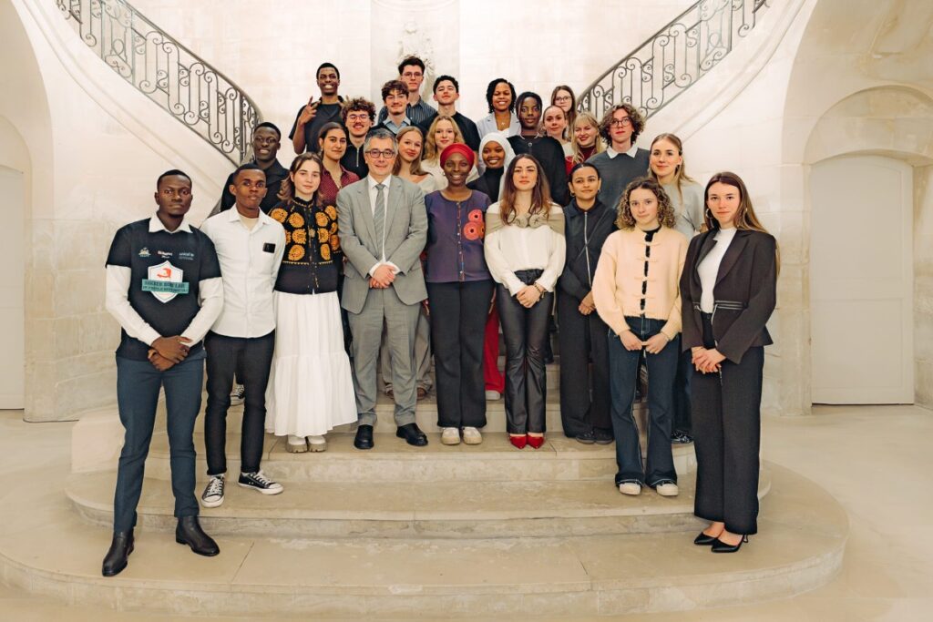 Le jury international de la huitième édition du Prix liberté se compose de 24 membres, âgés de 15 à 25 ans, dont 15 femmes et 9 hommes : 8 Normands, 3 nationaux hors Normandie (Hauts-de-France, Auvergne, Île-de-France), et 13 internationaux : Allemagne, Bénin, Danemark, États-Unis, Ghana, Guinée, Haïti, Inde, Italie, Madagascar, Norvège, Suisse et Ukraine. Photo Galliot Région Normandie.