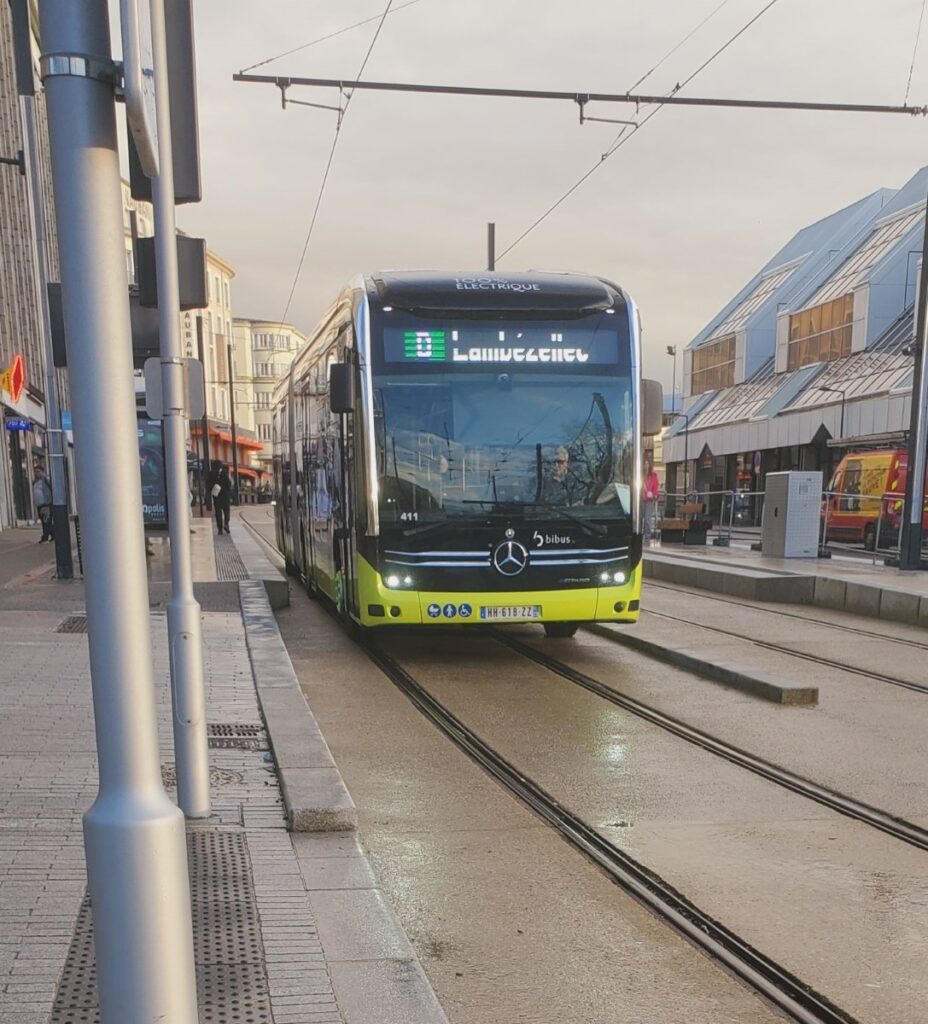 La ligne D est un bus à Haut niveau de service, avec des autobus électriques en site propre. Photo Systra