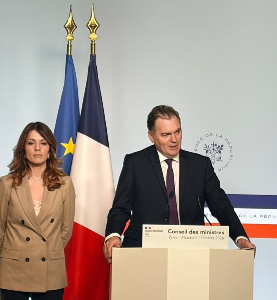 Le ministre des Transports, ici aux côtés de Maud Brégeon porte-parole du gouvernement, a présenté son projet de loi le 11 février. Photo ministère des Transports.