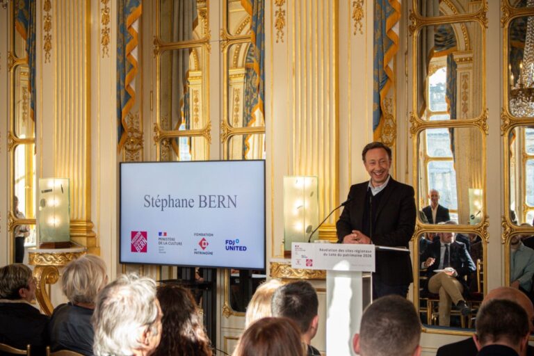 Stéphane Bern a présenté la liste des 18 sites régionaux retenus pour 2026. Photo Fondation du Patrimoine.
