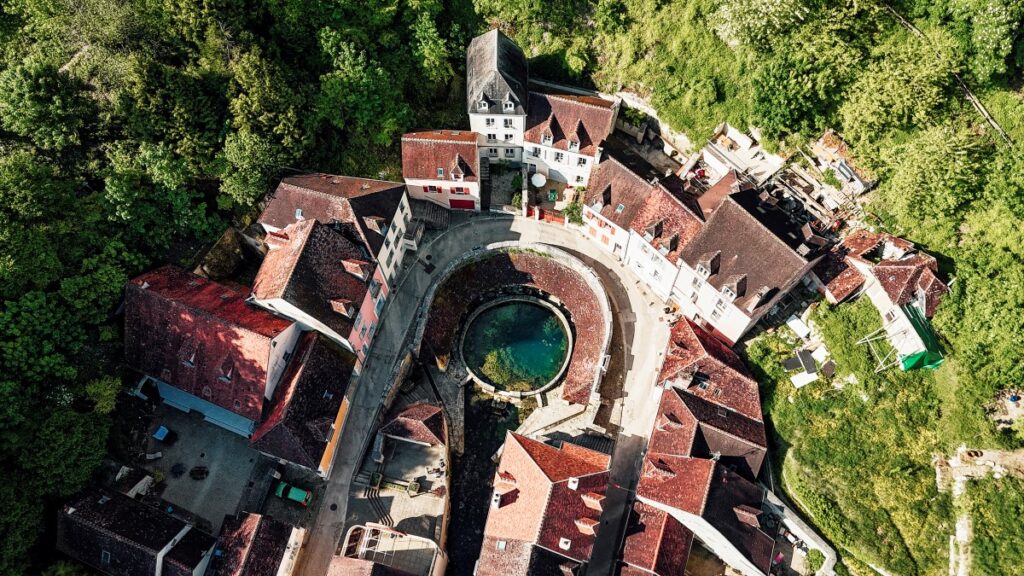 La mystérieuse fosse Dionne de Tonnerre, dans l’Yonne. Photo Les pépites de France.