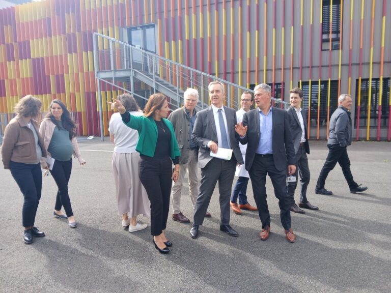 Visite de Denis Robin à l’hôpital Robert Ballanger (situé en Seine-Saint-Denis, sur les communes d'Aulnay-sous-Bois, Le Blanc-Mesnil, Tremblay-en-France, Sevran et Villepinte) pour signer le contrat Ségur consacré à la restructuration des blocs opératoires et de la psychiatrie adulte du CHI Robert Ballanger. Photo ARS IDF.