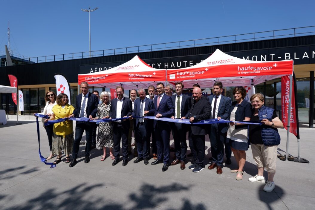 Martial Saddier, président du Conseil départemental de la Haute-Savoie, Rémi Maumon de Longevialle, directeur Général de VINCI Airports, Loïc Duroselle, directeur des aéroports régionaux français et président de l’aéroport Annecy Haute-Savoie Mont-Blanc et Aurélien Donche, directeur de l’aéroport Annecy Haute-Savoie Mont-Blanc, ont inauguré la nouvelle infrastructure.
Photos Département de Haute-Savoie