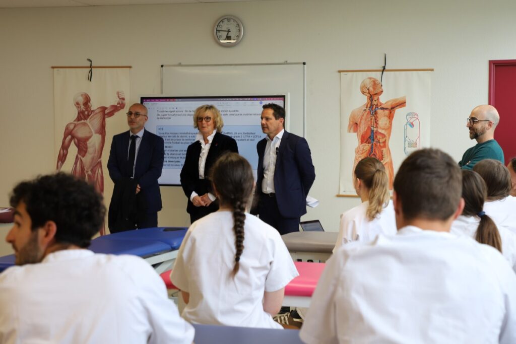 Rencontre des élus avec les étudiants en kiné. Photo Région BFC O. Lavoustet