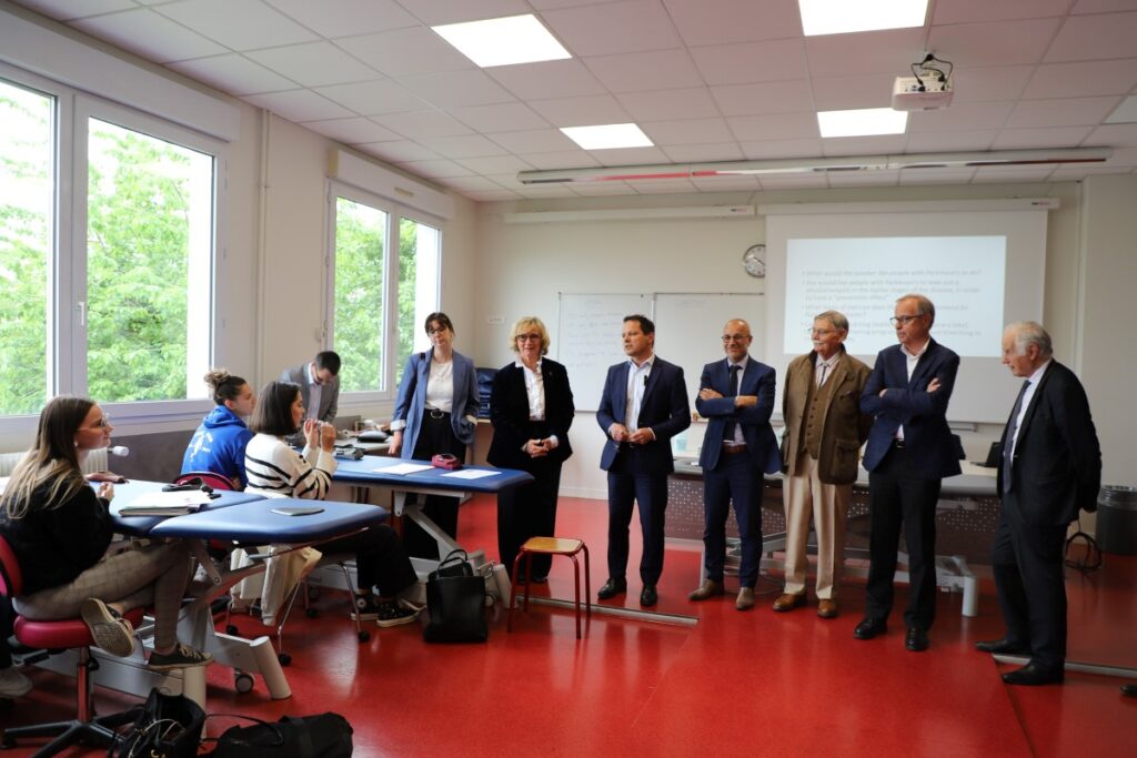 Rencontre des élus avec les étudiants en kiné. Photo Région BFC O. Lavoustet
